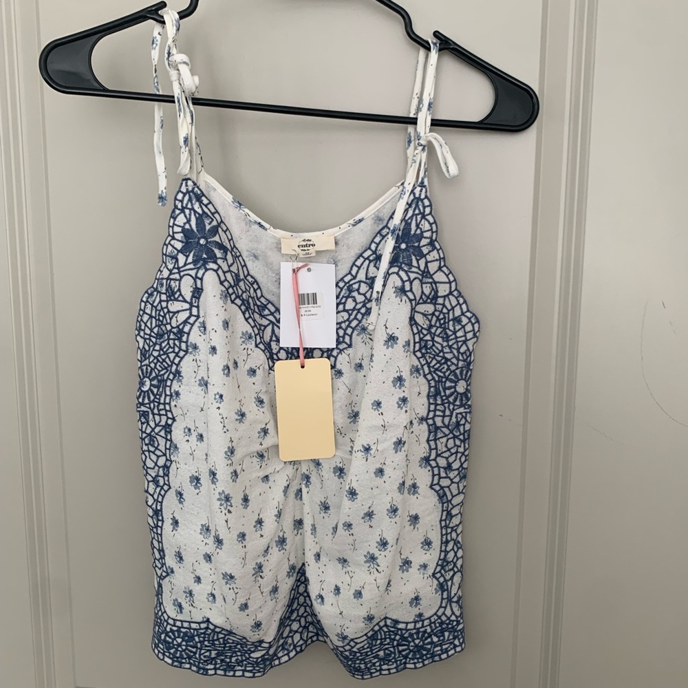 NWT blue and white medium floral adjustable strap tank top
